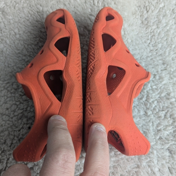 CROCS For Kids Size 9 Red Color With Velcros On One Side Waterproof - Picture 5 of 7